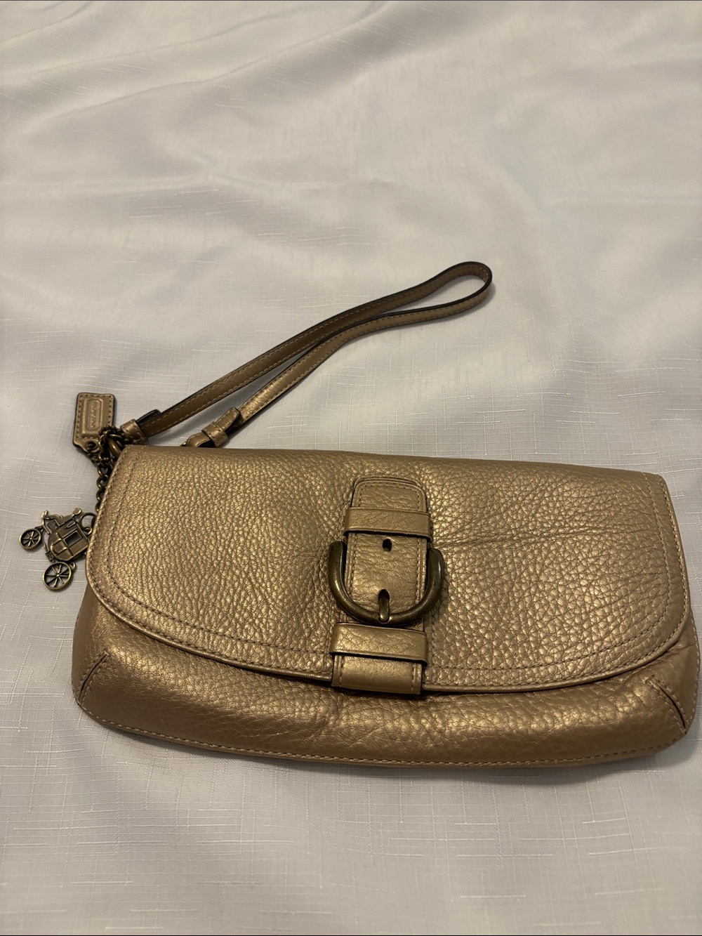 VTG Coach SoHo Metallic Gold Leather Wristlet Clutch Y2K w/bag charms luxury